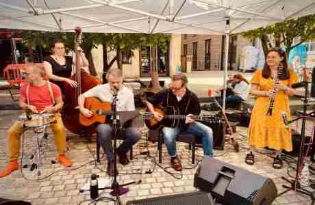 Live music at Leopold Square: Jazz Hot Six and Acoustic Angels in England on 20 Jul