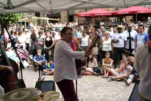 Live music at Leopold Square: Dizzy Club and Chris Jolly Group in England on 7 Sep