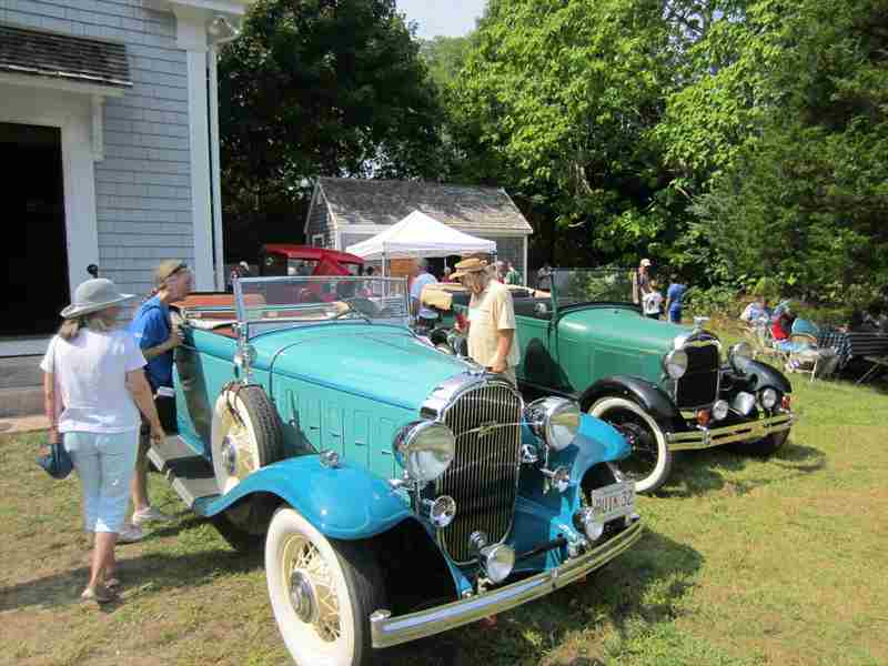 antique auto show and picnic 20s jazz and food truck with lobster rolls in Cataumet on 7 Sep