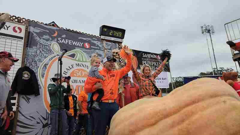 Safeway World Championship Pumpkin Weigh-Off in California on 14 Oct