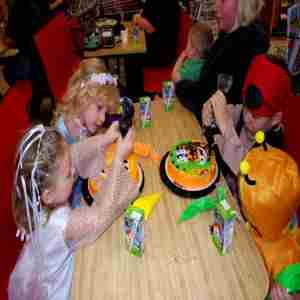 Bashas' Family-Friendly Halloween Celebrations in Stores Oct. 26 in Peoria on 26 Oct