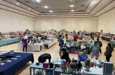 Santa Rosa Holiday Doll Show in California on 03 November 2024