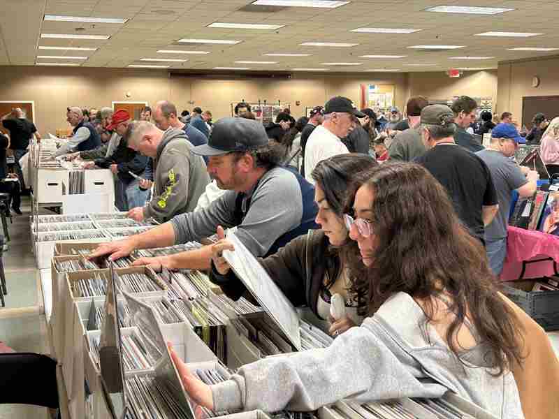 The Erie Record Riot! Over 10,000 vinyl records in ONE ROOM! Sat November 16th in Erie on 16 Nov