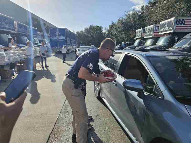 Safebound, WPB PD, and Cotton Bottom Team Up to Distribute Turkeys, Diapers, and Toys to Families in West Palm Beach on 24 Nov