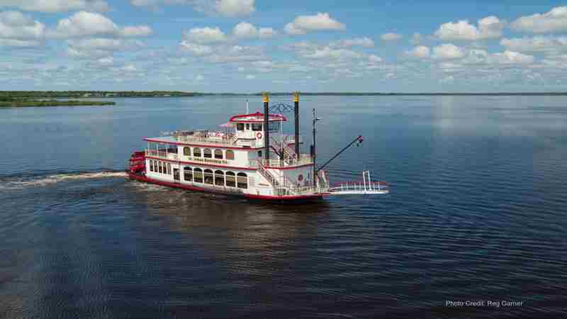 St Johns Rivership Co: Riverside Yuletide Holiday Show 3 Hr Cruise in Sanford, FL in Sanford on 24 Nov