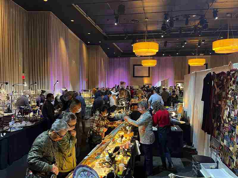 Antiques at the Grand Luxe in Toronto on 24 Nov