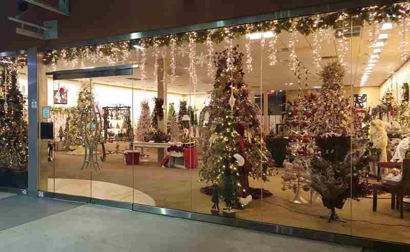 'Tis the Season Christmas Superstore Offers Shoppers a Special Decorating Class Dec. 5 in Scottsdale on 5 Dec